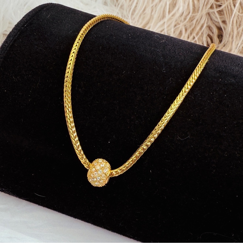 Elegant Goldtone Necklace with Crystal Accents - Picture 6 of 8